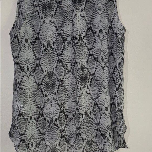 Apt. 9 Gray and Black Sleeveless Blouse - Picture 8 of 11
